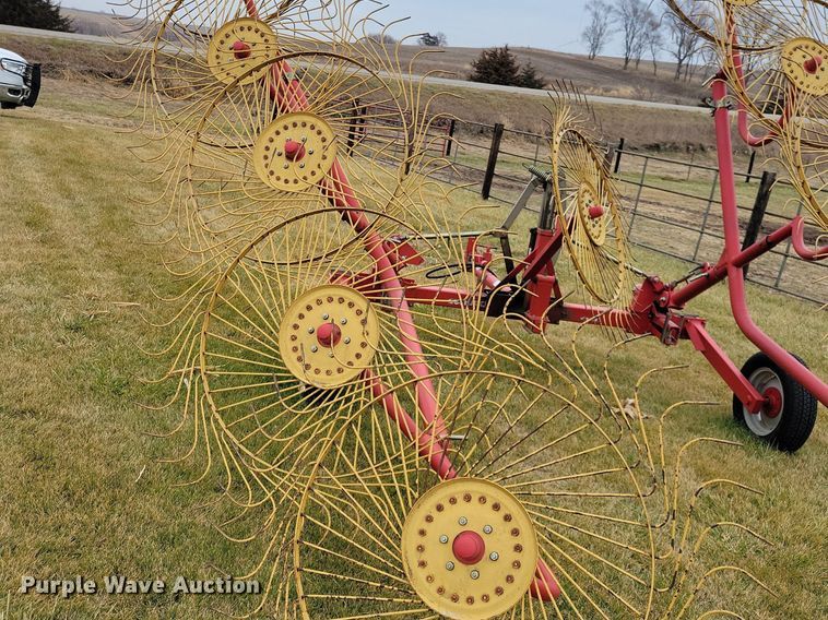 image for item DL7827 Tonutti hay rake