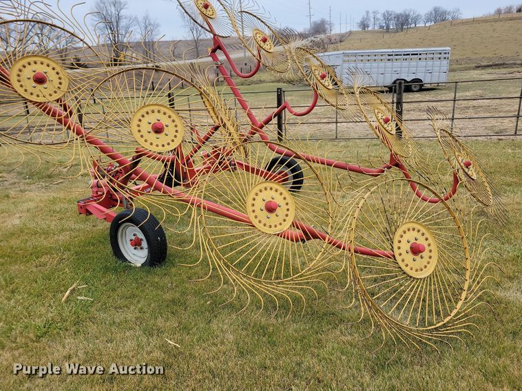 image for item DL7827 Tonutti hay rake