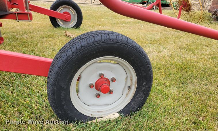 image for item DL7827 Tonutti hay rake