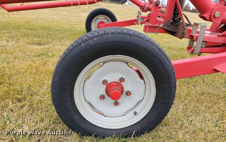 image for item DL7827 Tonutti hay rake