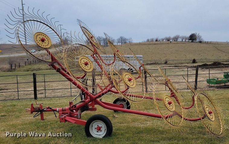 image for item DL7827 Tonutti hay rake