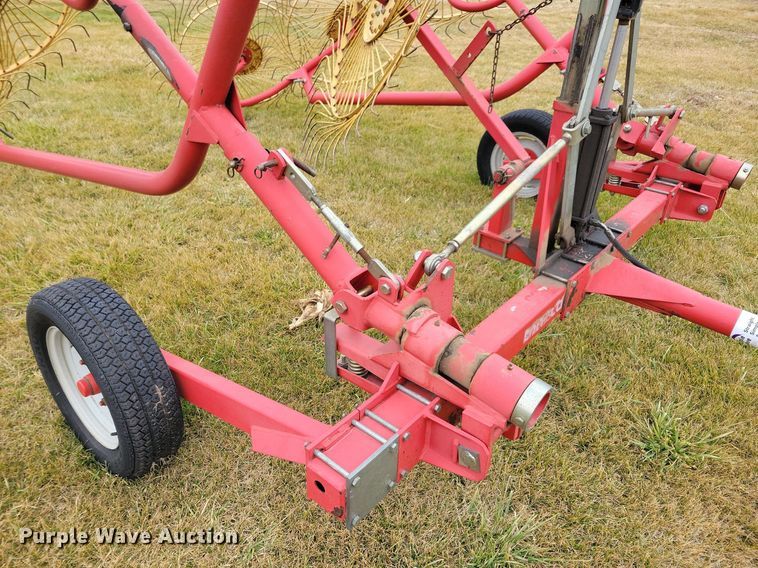 image for item DL7827 Tonutti hay rake