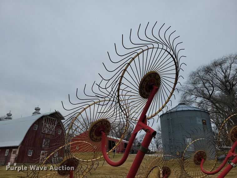 image for item DL7827 Tonutti hay rake