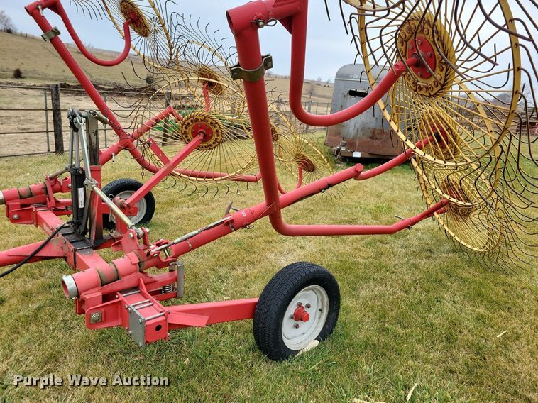 image for item DL7827 Tonutti hay rake