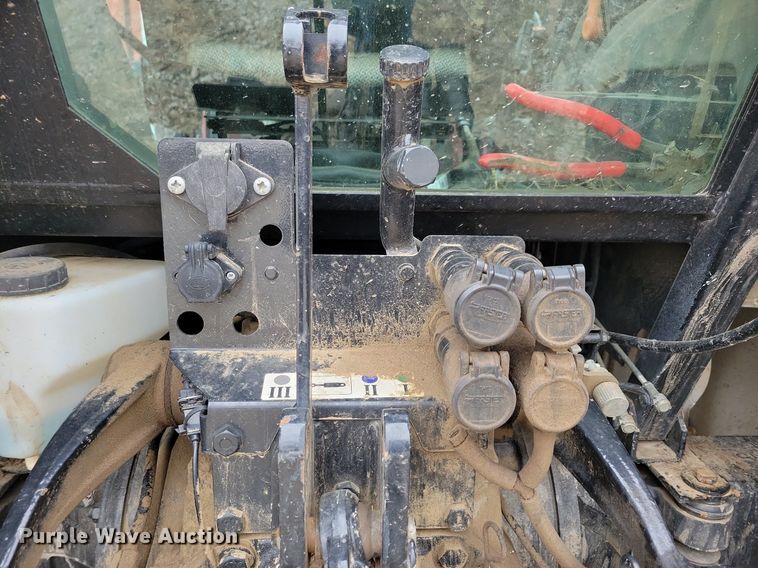 image for item DL7832 2012 Case Farmall 105U MFWD tractor