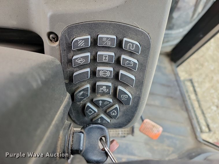 image for item DL7832 2012 Case Farmall 105U MFWD tractor