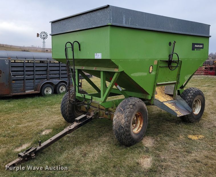 image for item DL7833 Parker 2500 gravity wagon