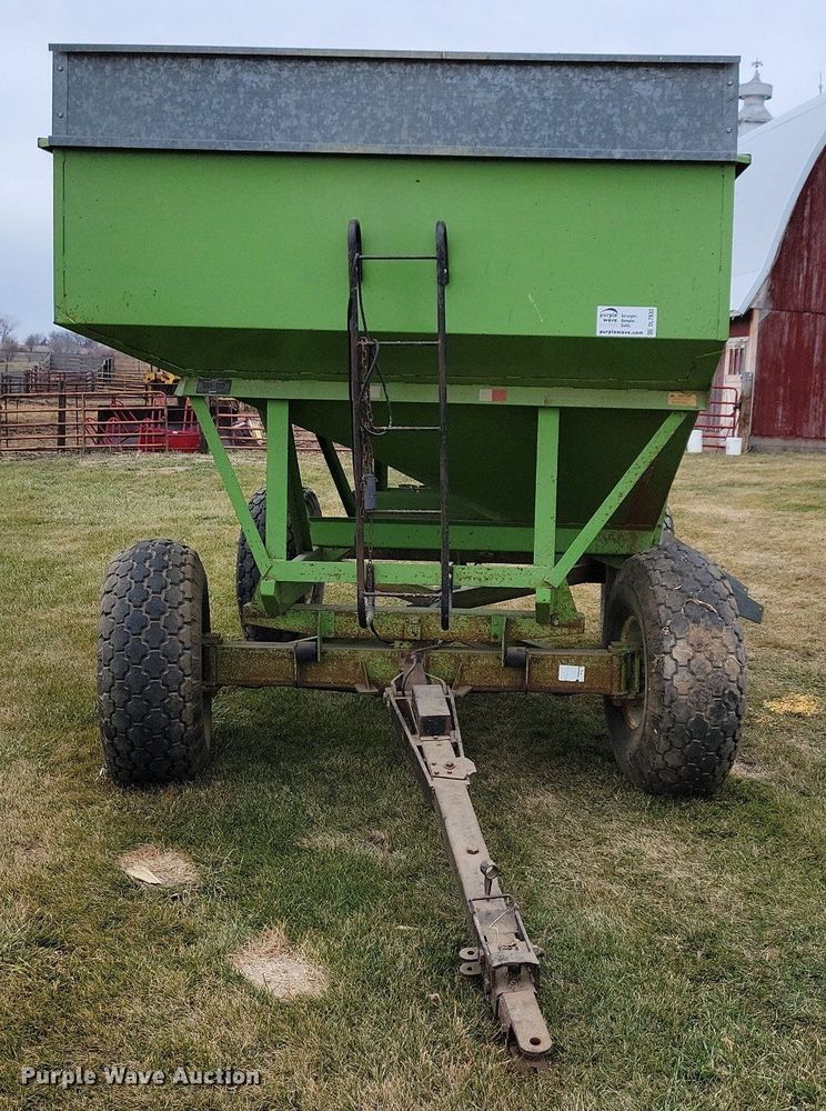 image for item DL7833 Parker 2500 gravity wagon