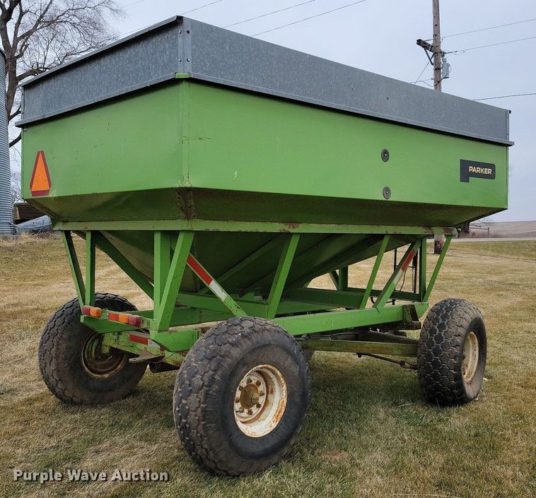 image for item DL7833 Parker 2500 gravity wagon