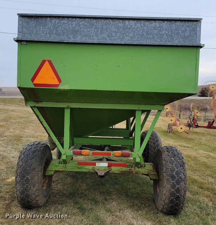 image for item DL7833 Parker 2500 gravity wagon