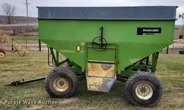 image for item DL7833 Parker 2500 gravity wagon