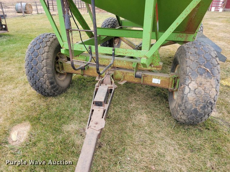 image for item DL7833 Parker 2500 gravity wagon