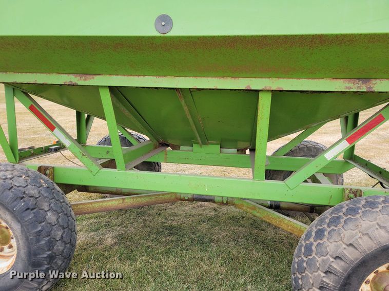 image for item DL7833 Parker 2500 gravity wagon