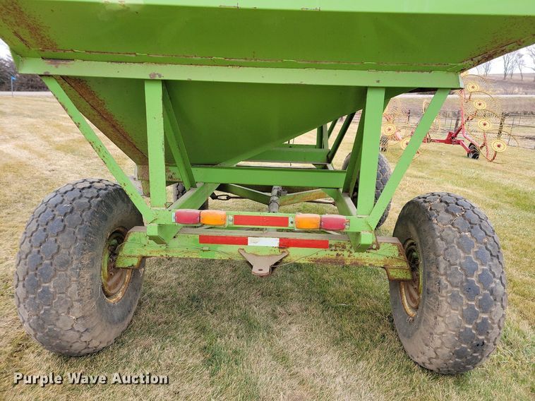 image for item DL7833 Parker 2500 gravity wagon