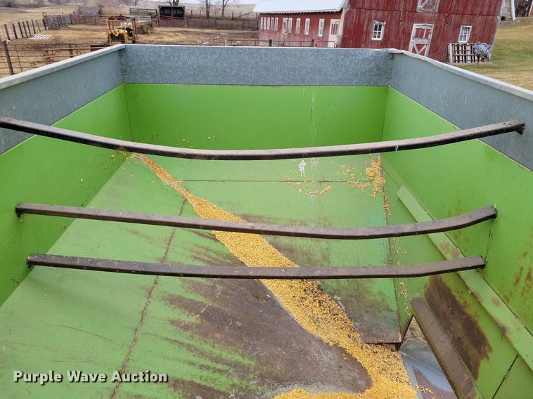 image for item DL7833 Parker 2500 gravity wagon