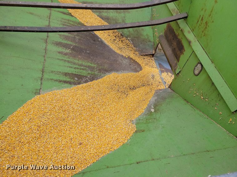 image for item DL7833 Parker 2500 gravity wagon