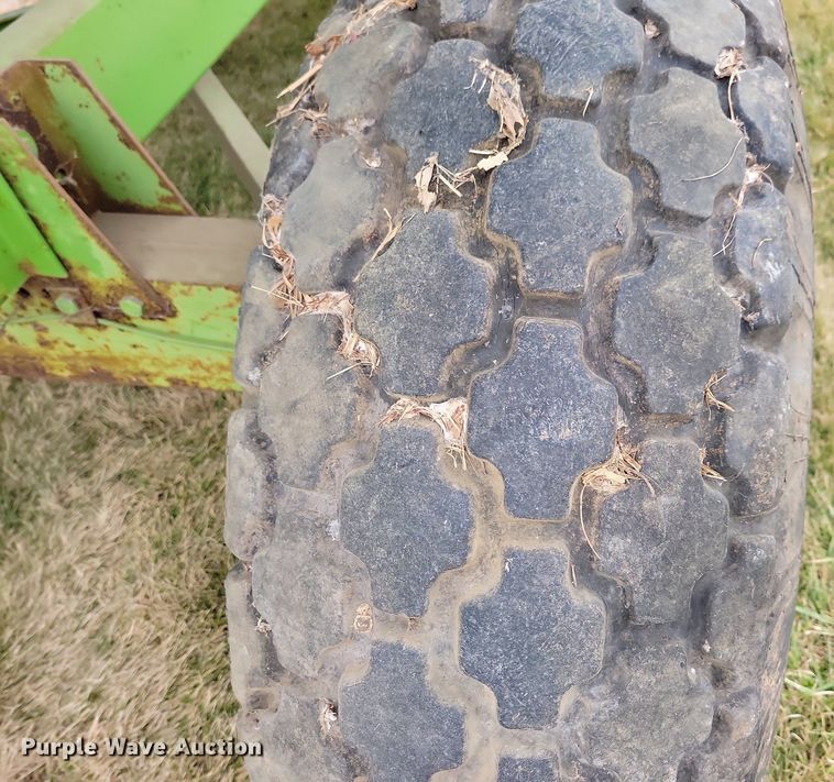 image for item DL7833 Parker 2500 gravity wagon