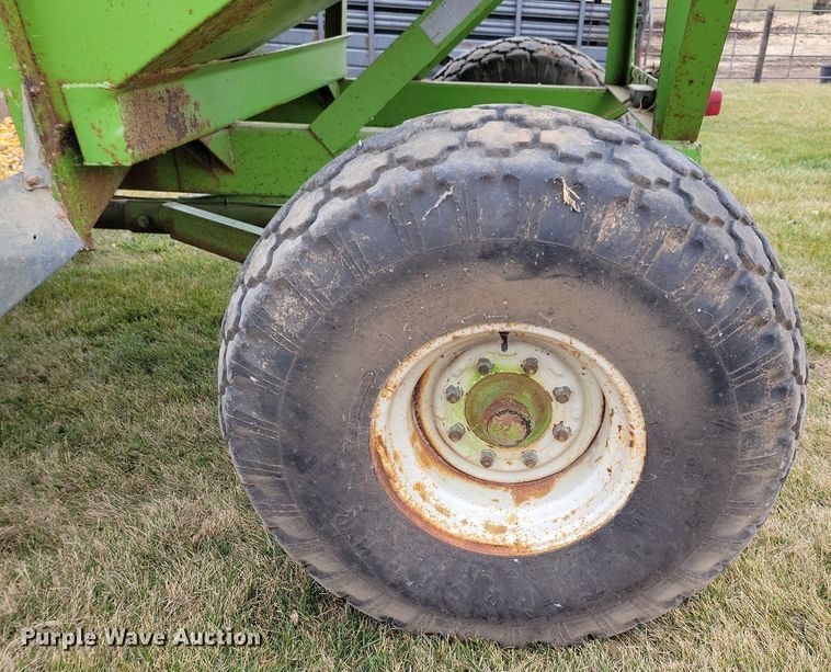image for item DL7833 Parker 2500 gravity wagon