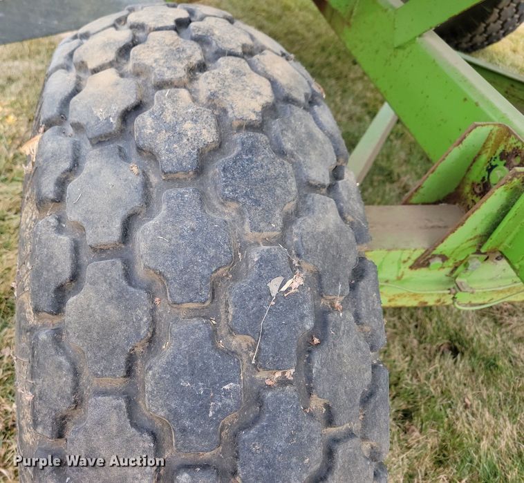 image for item DL7833 Parker 2500 gravity wagon