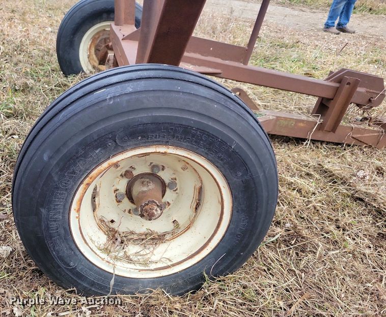 image for item DL7834 (2) hay bale movers