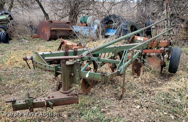 image for item DL7837 Oliver 565 one-way five bottom plow