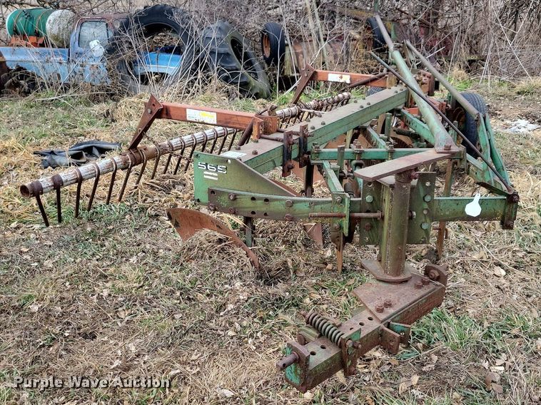 image for item DL7837 Oliver 565 one-way five bottom plow