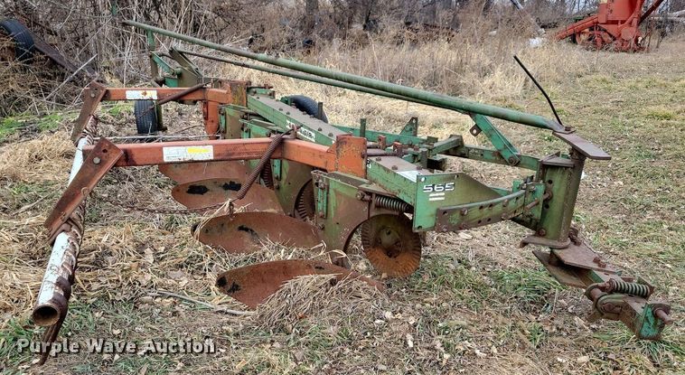 image for item DL7837 Oliver 565 one-way five bottom plow