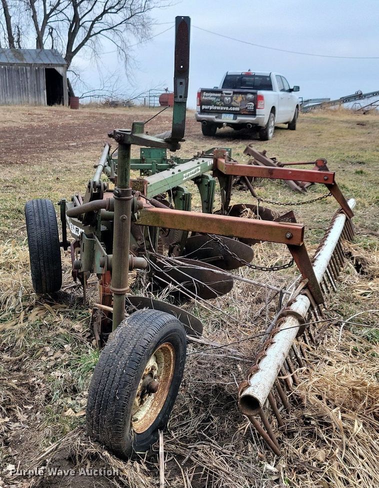 image for item DL7837 Oliver 565 one-way five bottom plow