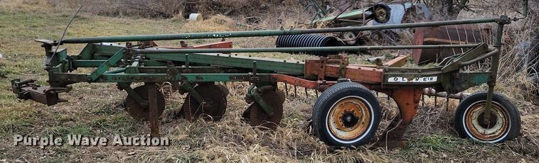 image for item DL7837 Oliver 565 one-way five bottom plow