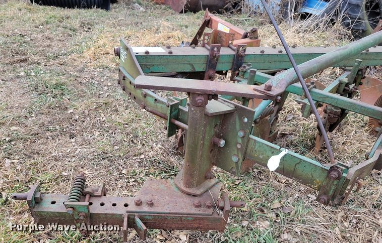 image for item DL7837 Oliver 565 one-way five bottom plow