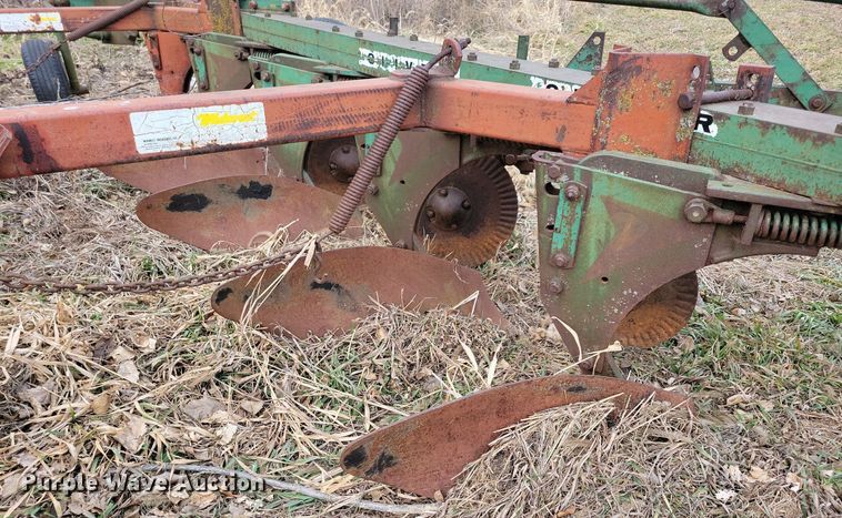 image for item DL7837 Oliver 565 one-way five bottom plow