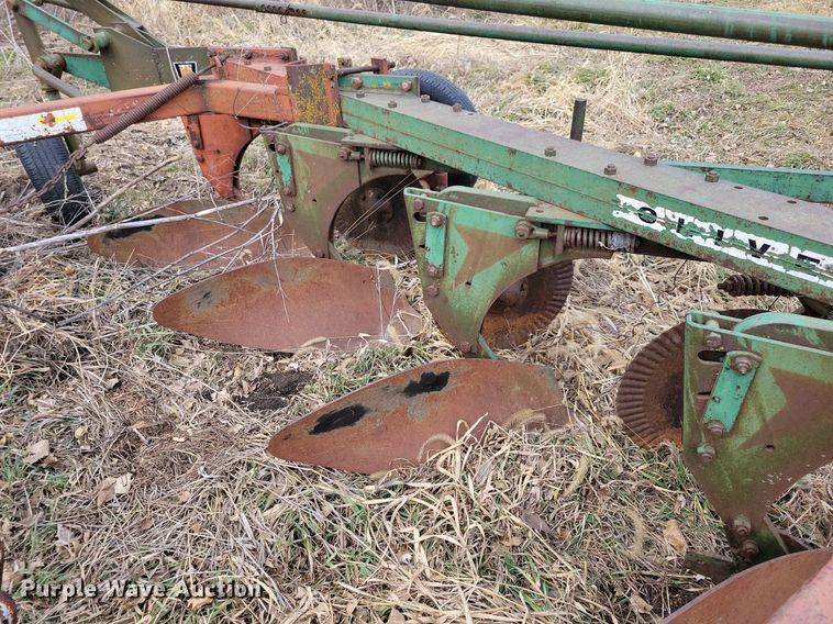 image for item DL7837 Oliver 565 one-way five bottom plow