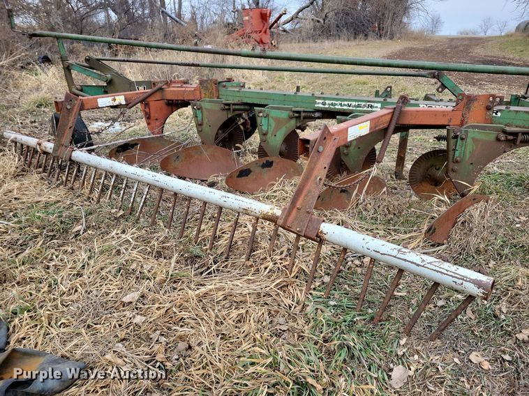 image for item DL7837 Oliver 565 one-way five bottom plow