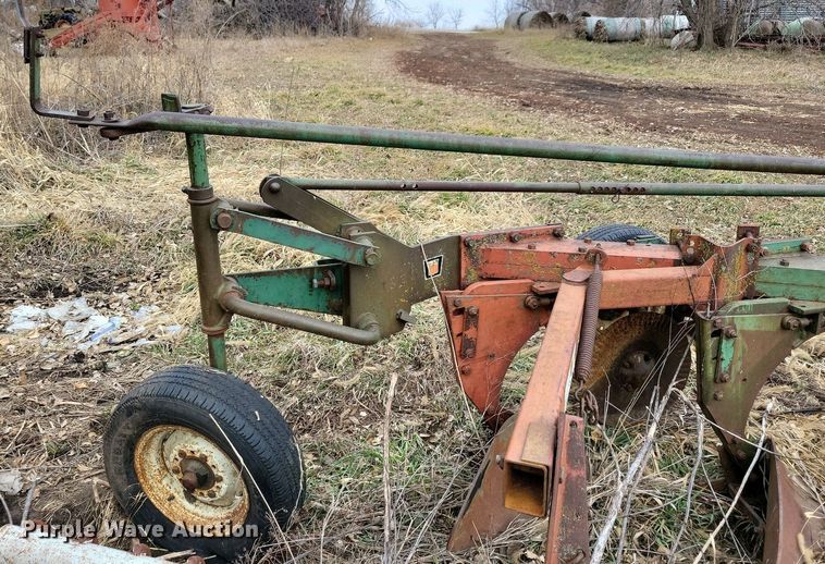 image for item DL7837 Oliver 565 one-way five bottom plow
