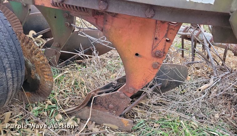 image for item DL7837 Oliver 565 one-way five bottom plow