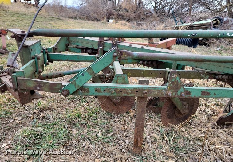 image for item DL7837 Oliver 565 one-way five bottom plow