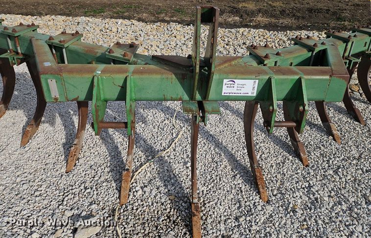 image for item DN7186 John Deere 915 V-ripper