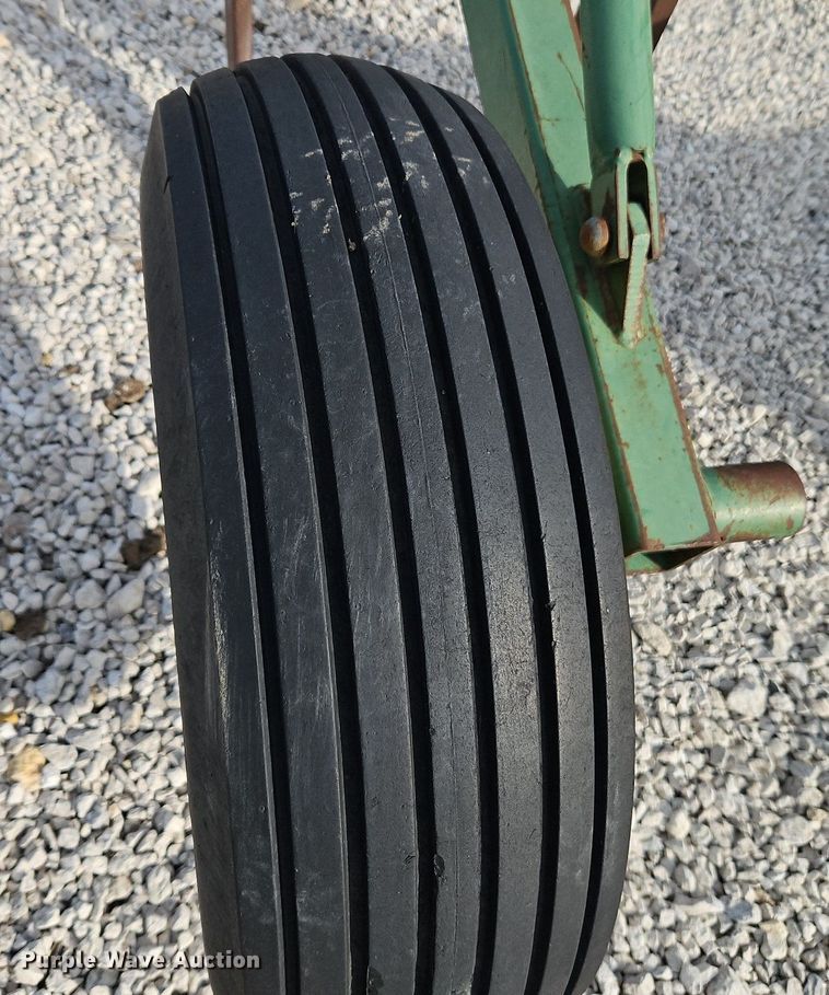 image for item DN7186 John Deere 915 V-ripper