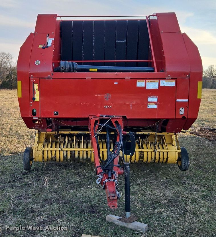 image for item LB9713 2008 New Holland BR7090 round baler