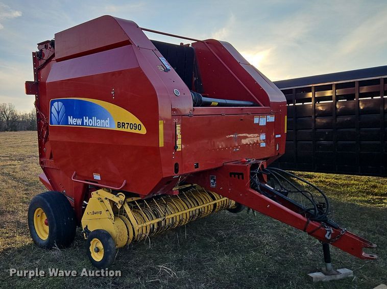 image for item LB9713 2008 New Holland BR7090 round baler