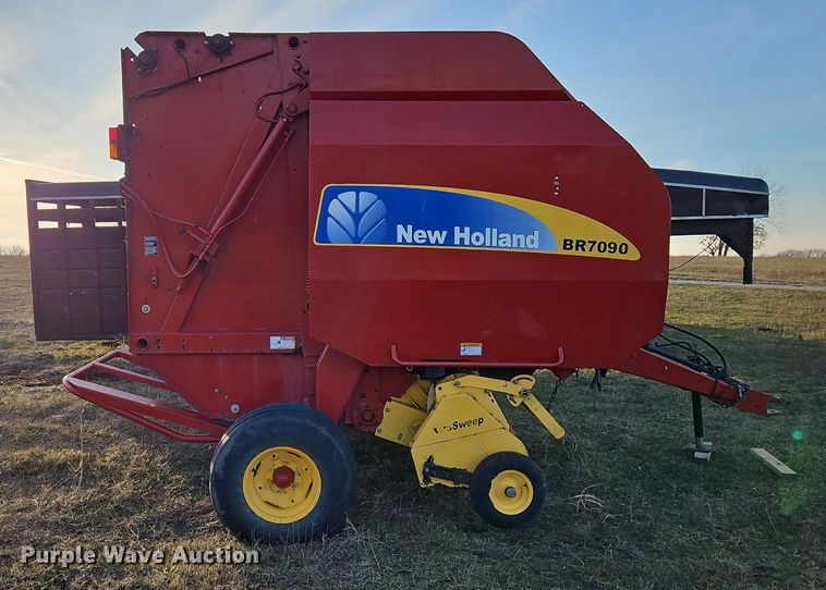 image for item LB9713 2008 New Holland BR7090 round baler