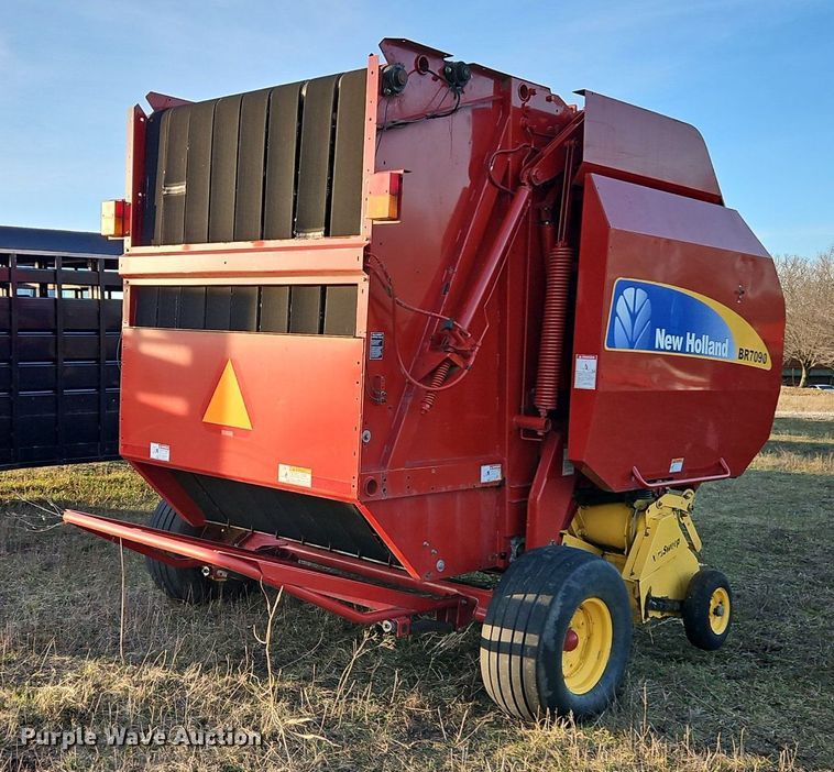 image for item LB9713 2008 New Holland BR7090 round baler