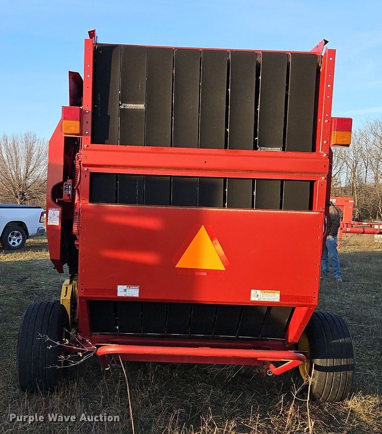 image for item LB9713 2008 New Holland BR7090 round baler