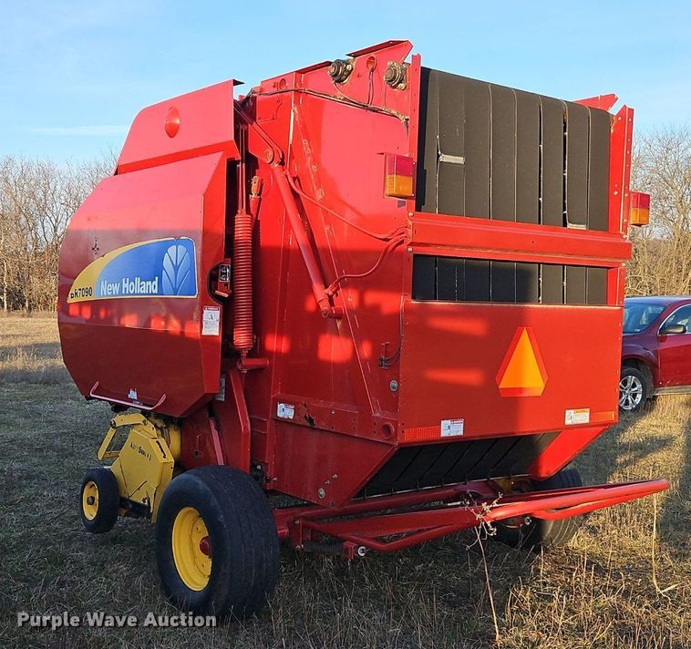 image for item LB9713 2008 New Holland BR7090 round baler