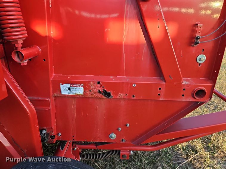 image for item LB9713 2008 New Holland BR7090 round baler