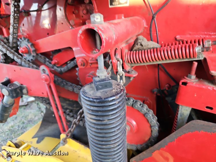 image for item LB9713 2008 New Holland BR7090 round baler