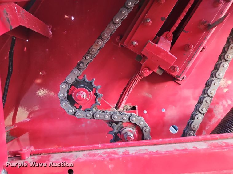 image for item LB9713 2008 New Holland BR7090 round baler