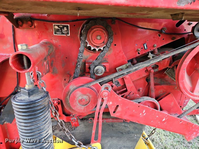 image for item LB9713 2008 New Holland BR7090 round baler