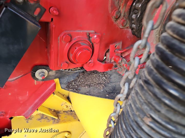 image for item LB9713 2008 New Holland BR7090 round baler