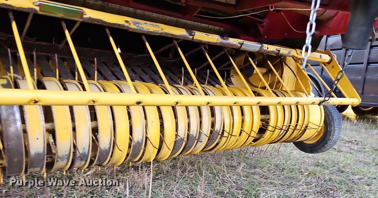 image for item LB9713 2008 New Holland BR7090 round baler